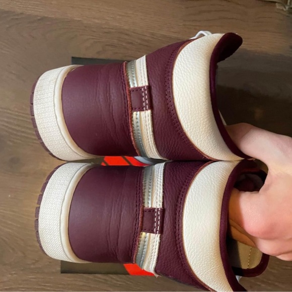 Air Jordan 1 Retro High OG | Bordeaux | 11 - Picture 4 of 5